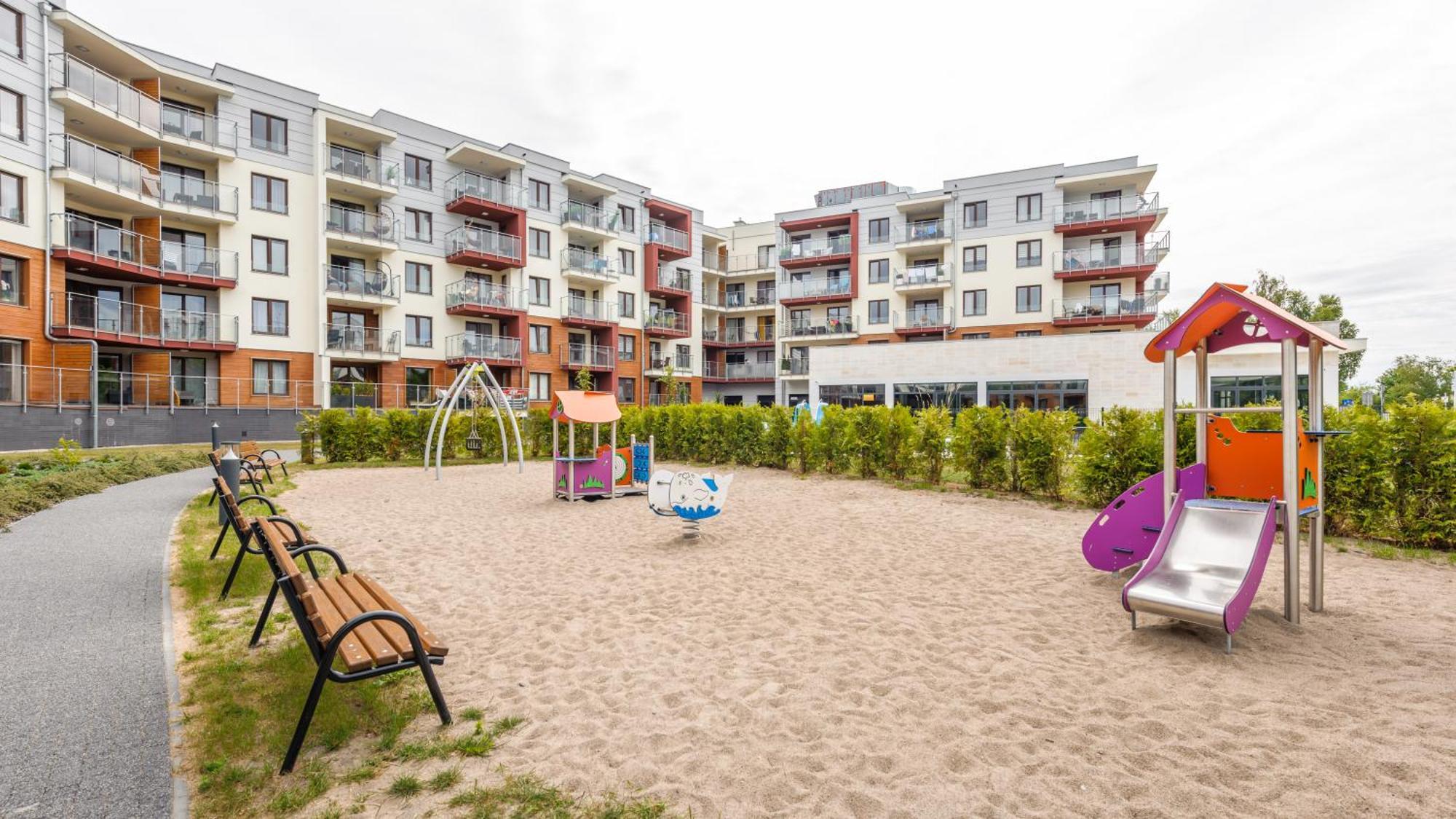 A008 Lux Tukan Polanki Park - *