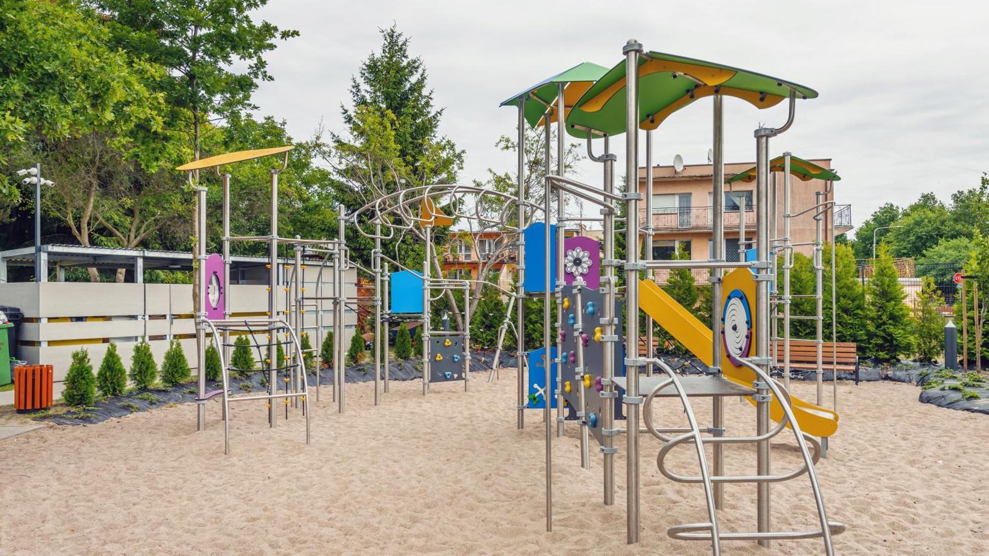 A008 Lux Tukan Polanki Park - *