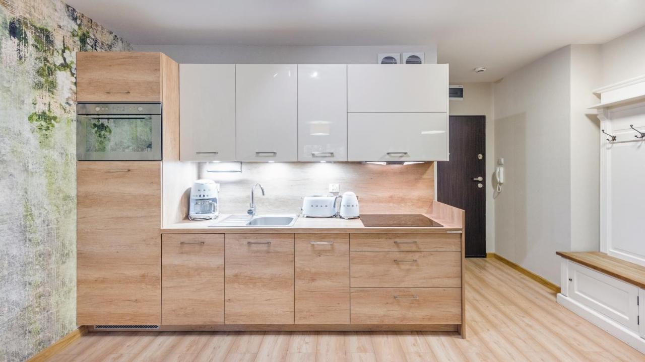 A008 Lux Tukan Polanki Park -